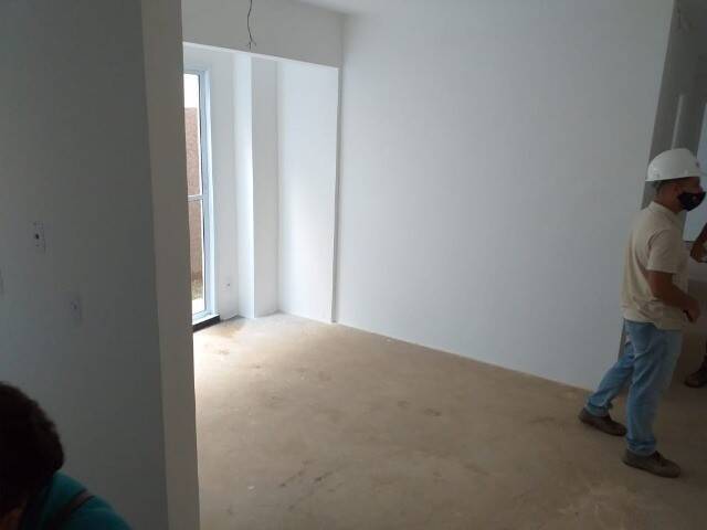 Apartamento à venda com 2 quartos, 63m² - Foto 2