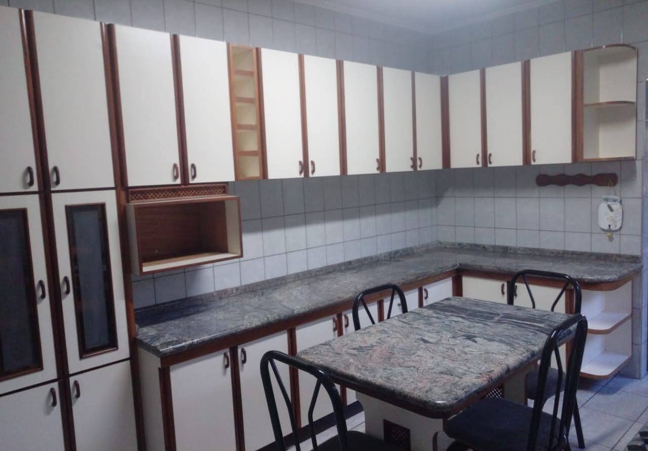 Casa à venda com 4 quartos, 250m² - Foto 1