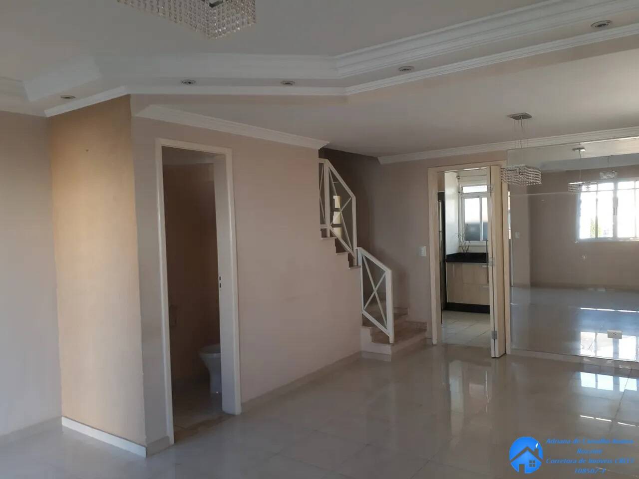 Casa à venda com 3 quartos, 115m² - Foto 1